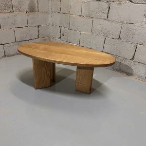 Klub sto masivni hrast 110x60 cm drveni nogari T-forma bočni pogled – Pure Nature Design
